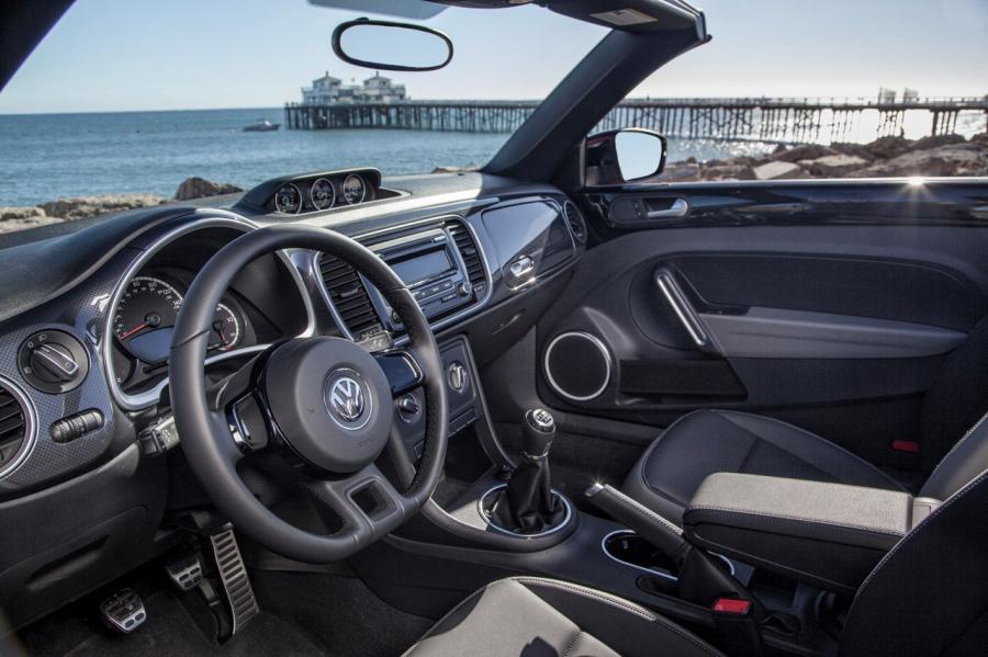  Volkswagen Beetle Cabriolet 2012 года  (фото 11 из 107)